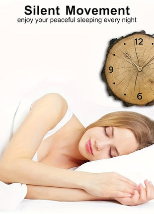 Holz-Wanduhr im Vintage-Stil, unregelmäßige Holzform mit Ziffern 12–6 und Zeigern