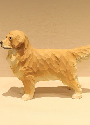 Handgeschnitzte Golden-Retriever-Holzfigur, stehender Hund seitlich, geformter Schweif