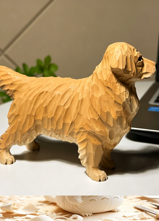 Handgeschnitzte Golden-Retriever-Holzfigur im Seitenprofil, auf runder Holzplatte