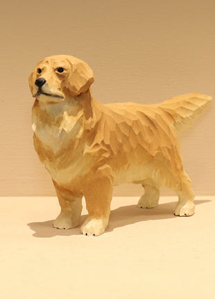Handgeschnitzte Golden-Retriever-Holzfigur, stehender Hund mit geschnitztem Fell